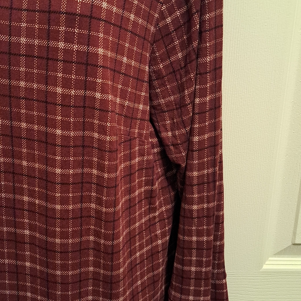 Liz Claiborne Women's EUC LS Top, 3 snap gold tone , and snaps on sleeves - Picture 3 of 6